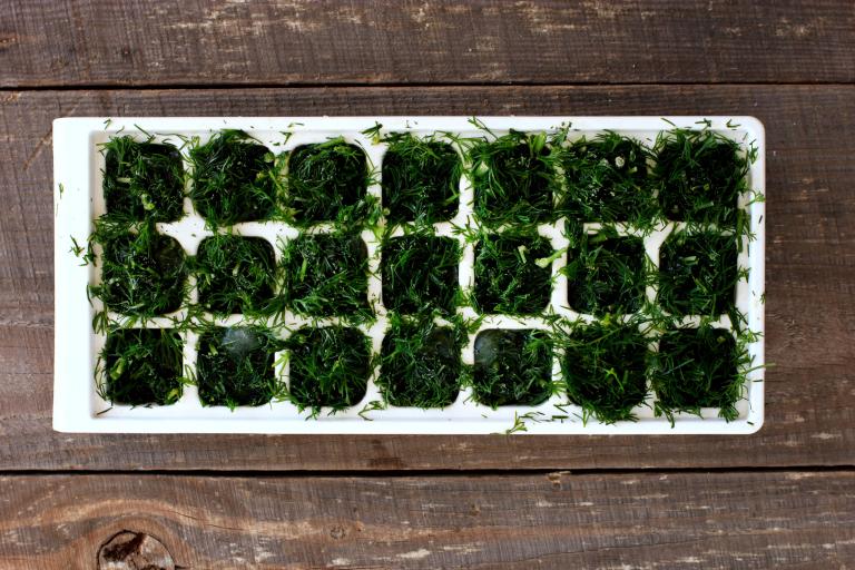 Tip: how should you store your fresh herbs?